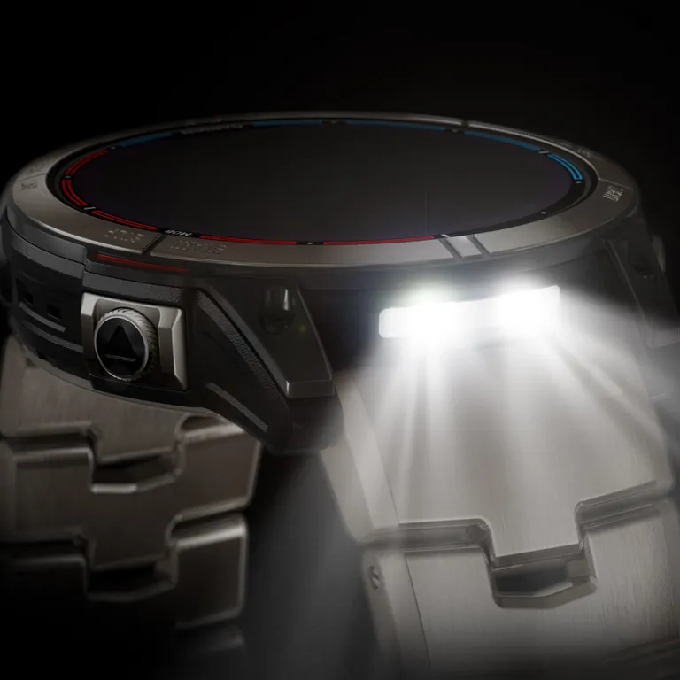 Garmin quatix 7 Solar Edition, 51 mm maritim smartklokke med solcellelading, multibånd GPS, titanramme, og titan- og silikonrem