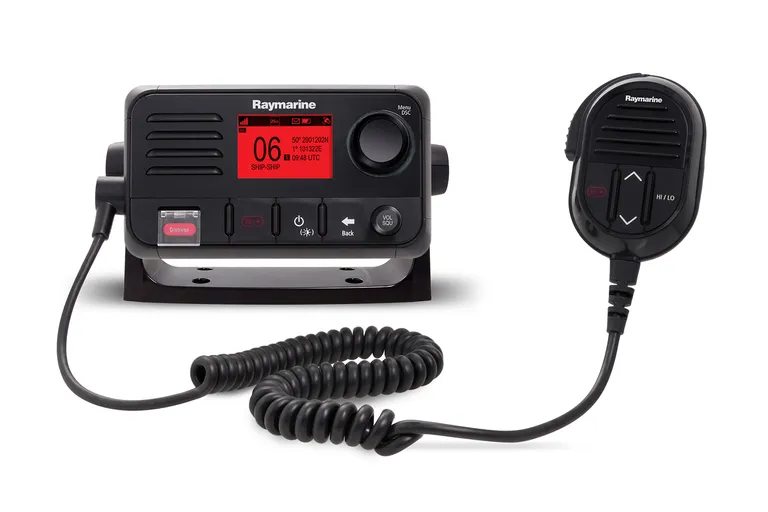 Raymarine Ray53 fastmontert VHF med DSC, GPS og NMEA2000