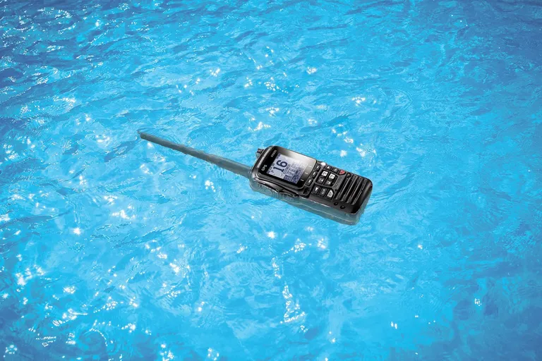 Standard Horizon HX890E håndholdt VHF med GPS og DSC