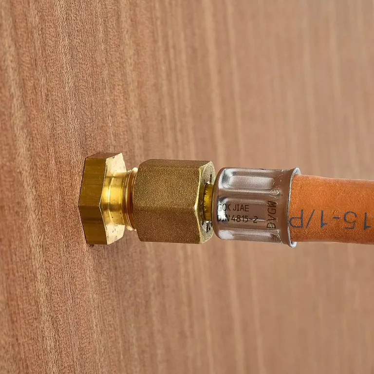 Gjennomføring til gasskasse rett for rør