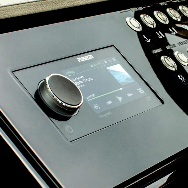 Garmin quatix 7 Sapphire Edition, 47 mm maritim smartklokke med AMOLED-skjerm, multibånd GPS, og silikonrem