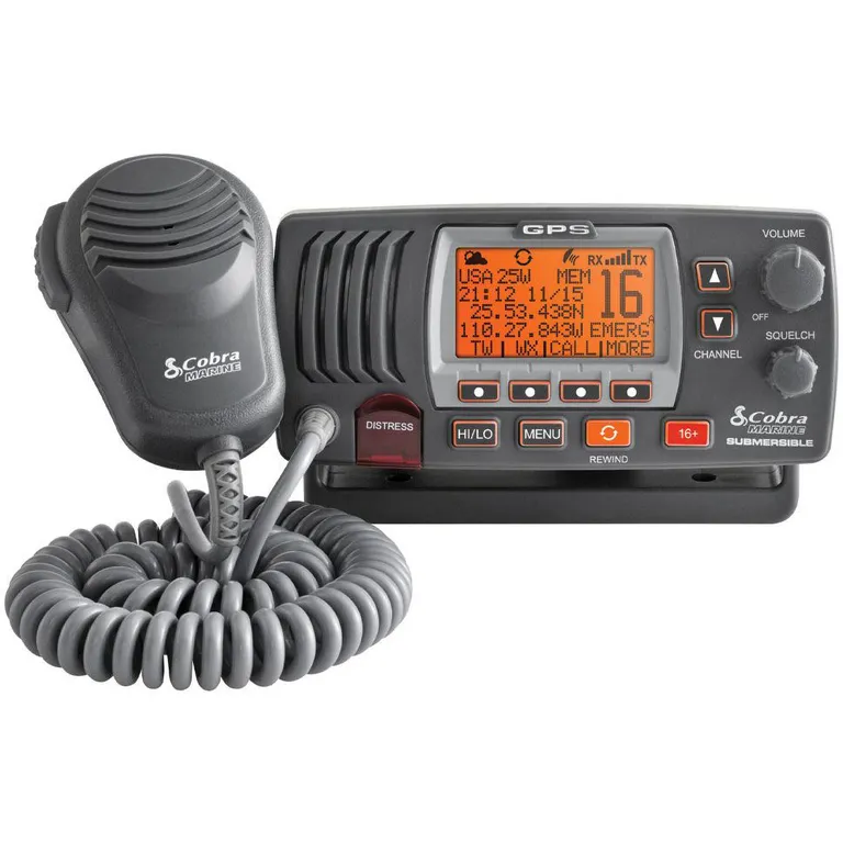 Cobra MR 77 fastmontert VHF med GPS og DSC