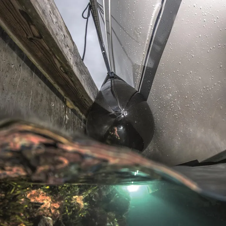 Polyform A2 kulefender - diameter 390mm (svart)