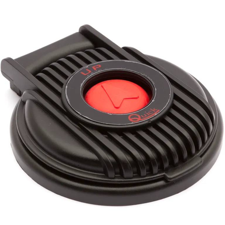 Quick fotbryter opp i sort