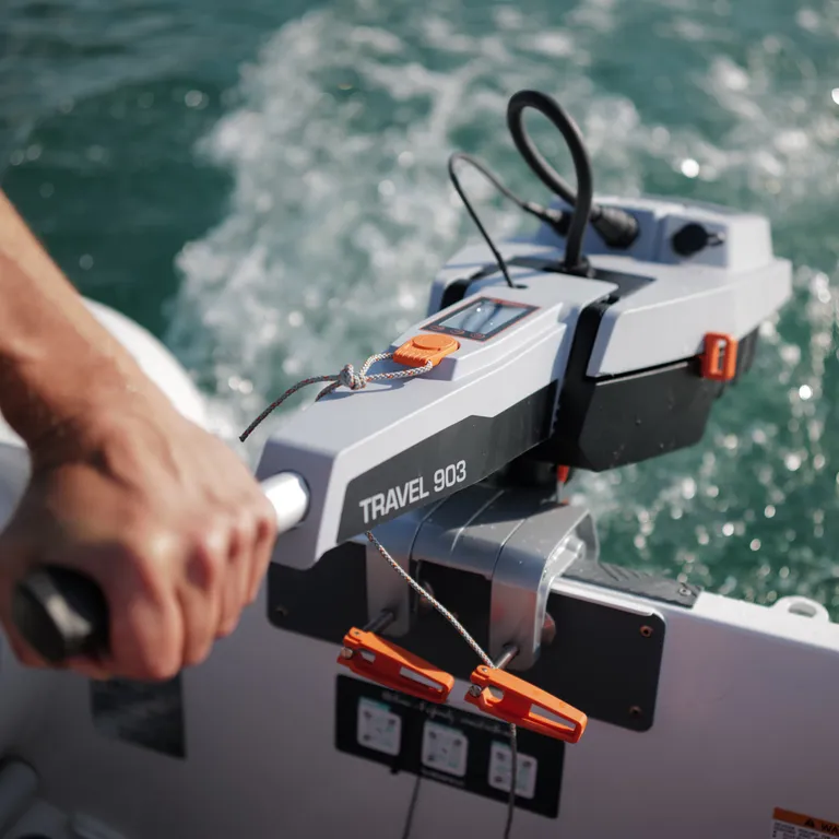 Torqeedo Travel 903 CS 900W elektrisk påhengsmotor, kort stamme, innebygd 915 Wh batteri