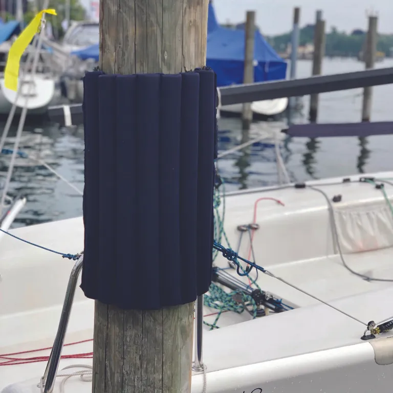 Fender-Design Flexicush fleksibel universalfender i blå og svart