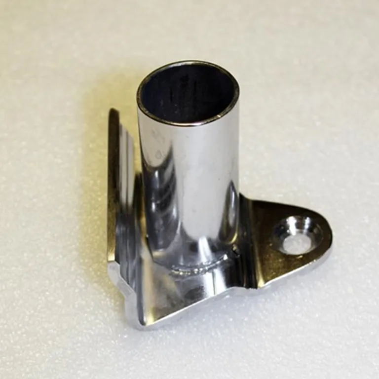 Montasjefot for rekkestøtte vinklet