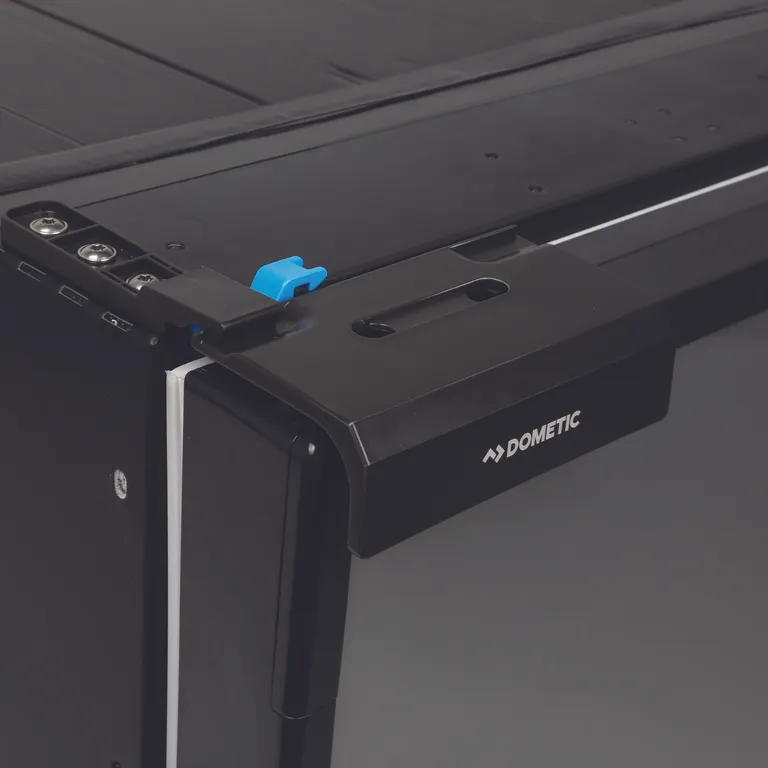 Dometic CRE-80 kjøleskap sølvfarget front