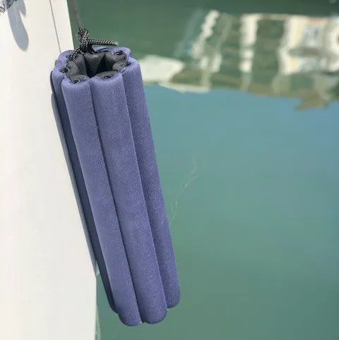 Fender-Design Flexicush fleksibel universalfender i blå og svart